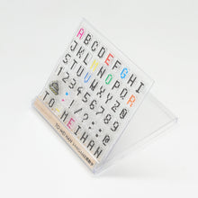 画像をギャラリービューアに読み込む, 押すだけでスコアボード風タイトルに「レトロGAME英数字」　TO-MEI HAN
